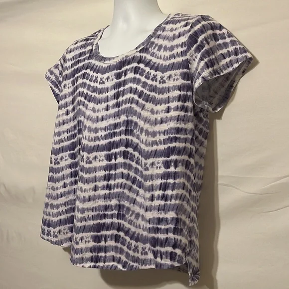 VINCE CAMUTO Top. Size Large - Picture 3 of 11